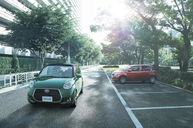 Photo(左) : MODA“G package”(2WD)